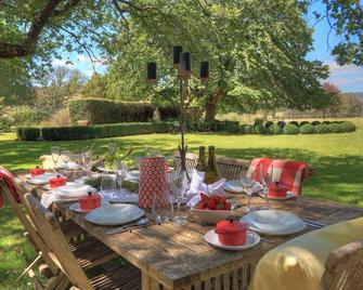Waterloo Station Schoolhouse - Glen Innes - Terasa