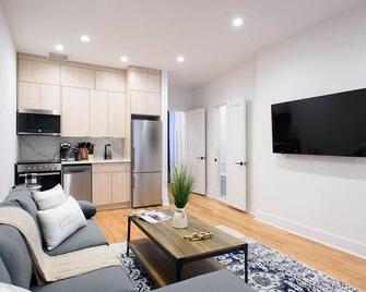 7-1 2BR 1Bath in Prime Park Slope - Brooklyn - Living room