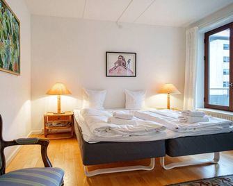 Spacious Canal-View Apartment Near Metro in Christianshavn - Copenhagen - Bedroom