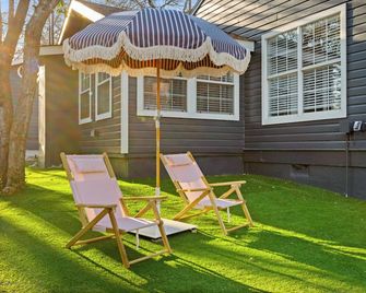 Chic & Cozy Studio, Next to Pickleball & Top Eats - Austin - Patio