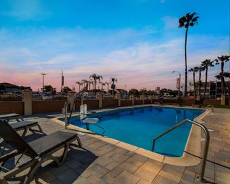 Comfort Inn San Diego Airport At The Harbor - San Diego - Pool