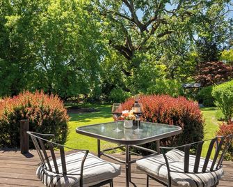 Acorn Cottage: Privacy on 4 Acres in Kenwood - Kenwood - Patio