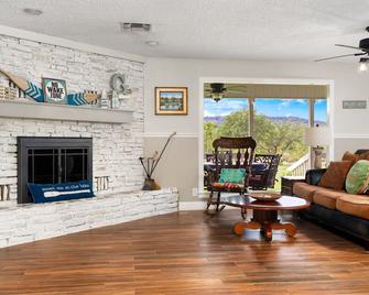 Looking For New Winter Texans!!! Most Beautiful & Serene View On Inks Lake! - Burnet - Living room