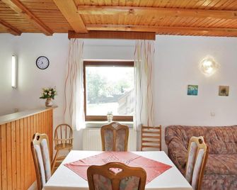 Apartment in Armsfeld With Pool - Bad Wildungen - Essbereich