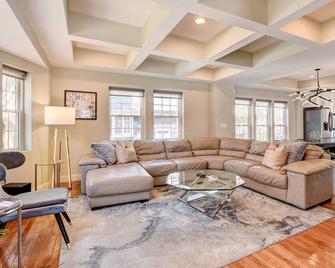 Updated Baltimore Home 8 Mi to Downtown! - Baltimore - Sala