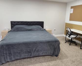 Emmaus contemporary private entrance guest room - Emmaus - Bedroom