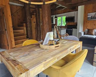 Le Refuge, Chutes à Lessard - Saint-Alexis-des-Monts - Dining room