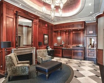 Strathcona Hotel - Victoria - Front desk