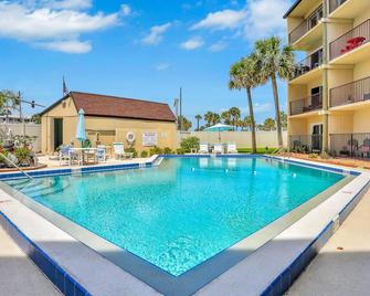 Mariners Cove 302 - New Smyrna Beach - Pool