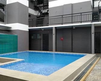 Sentro Pinili Is 5 Minutes Away From Rizal Boulevard And 20 Minutes From The Sibulan Airport - Dumaguete - Svømmebasseng
