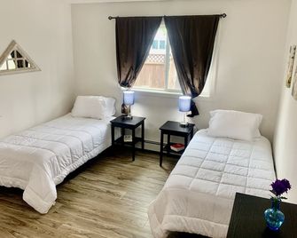 1.5 miles to the mouth of the Kenai River/beach access! - Kenai - Bedroom
