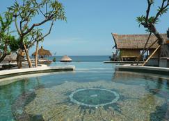 Classic Beach Villas - Abang - Pool