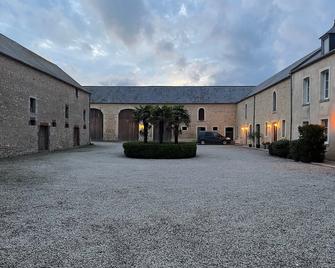Le Clos du Bas Courtil Guesthouse B&B Omaha Beach - Osmanville - Building