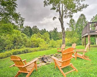 Charming Jamestown Cabin With Large Back - Jamestown - Patio