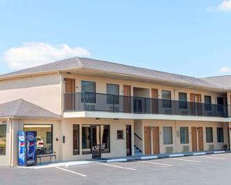 Days Inn by Wyndham St. Robert Waynesville/Ft. Leonard Wood - St Robert - Rakennus
