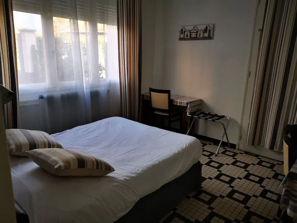 Auberge Les Mufliers - Hôtel Les Forges - מימיזה - חדר שינה