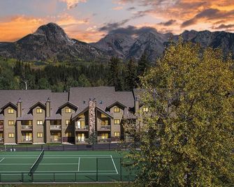 Charmed Chateau Pool, Hot Tub, Views & Shuttle - Rico - Edificio