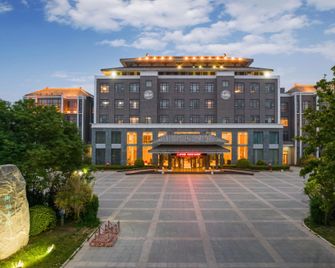 Liuhu Hotel (Hot Spring Garden Hotel) - Dezhou - Gebäude