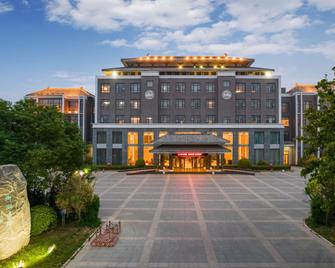 Liuhu Hotel (Hot Spring Garden Hotel) - Dezhou - Building
