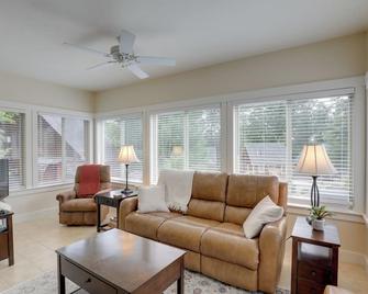 Inviting Summer Village Cottage Golf Cart and More! - Westford - Living room