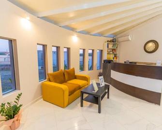 Viva Tourismo Resort Naturist Club - Paradisi - דלפק קבלה