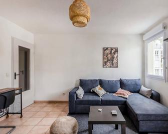 Superbe appartement - Parking Gratuit - 4 Personnes - Chambéry - Oturma odası