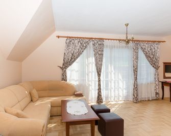 Gosciniec Pieciu Stawow - Ustrzyki Dolne - Living room