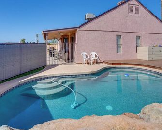 Less Than 1 Mi to Camelback Ranch Phoenix Home with Pool - Phoenix - Pool