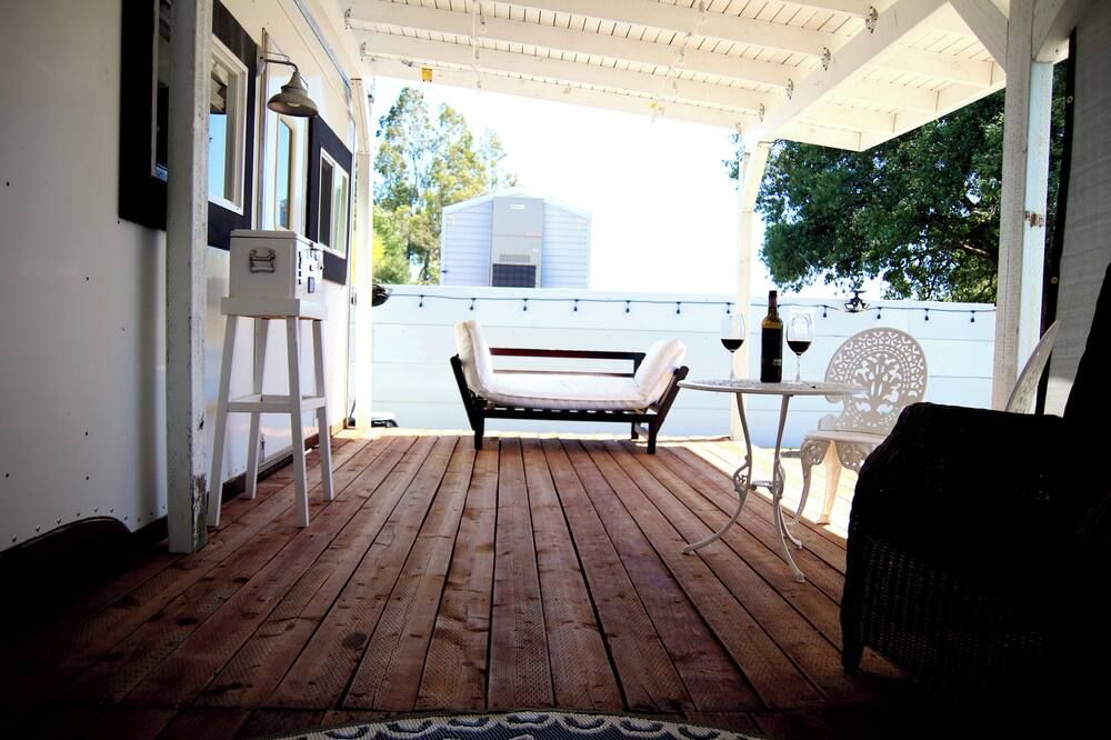 Romantic Hidden Tiny Home, 1 mile from the Sacramento river - Corning - Balkon