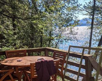 Charming Cottage on the Shores of Lake Champlain - Vergennes - Balcony