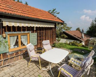 Idyllisches Ferienhaus mit Terrasse - Peißenberg - Patio
