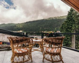 Central Wooden Chalet With Forest View - Madonna di Campiglio - Balcony