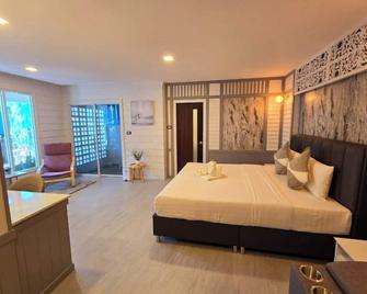 Ip Plus Beach Resort - Pattaya - Schlafzimmer