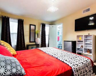 Serene Retreat: Master Bedroom With Private Bath Near Dfw Airport - Irving - Habitación