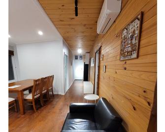 Suite B Close To Mt Buller Gate - Mount Buller - Living room