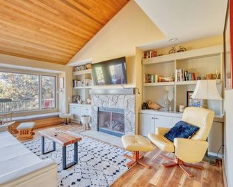 'The Goose' on the Deschutes River in Eagle Crest - Redmond - Living room
