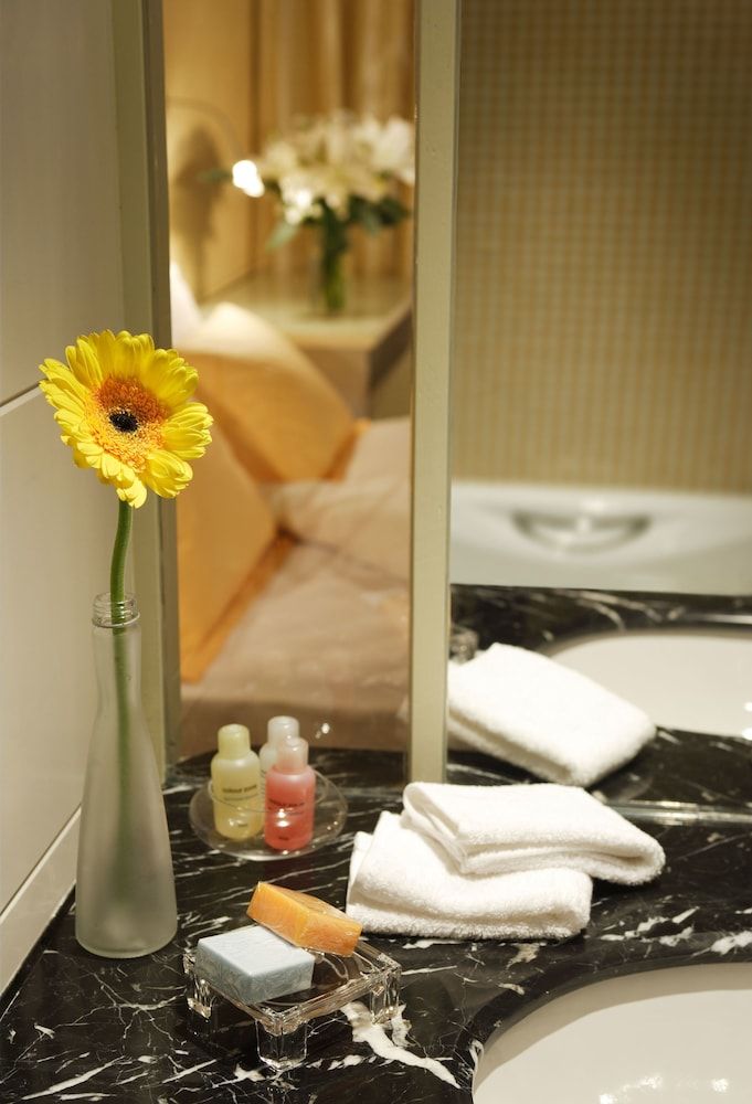 Cosmo Hotel Hong Kong - Hong Kong - נוחות החדר