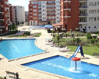 Panorama And Marina Freya - סבטי ולאס - בריכה