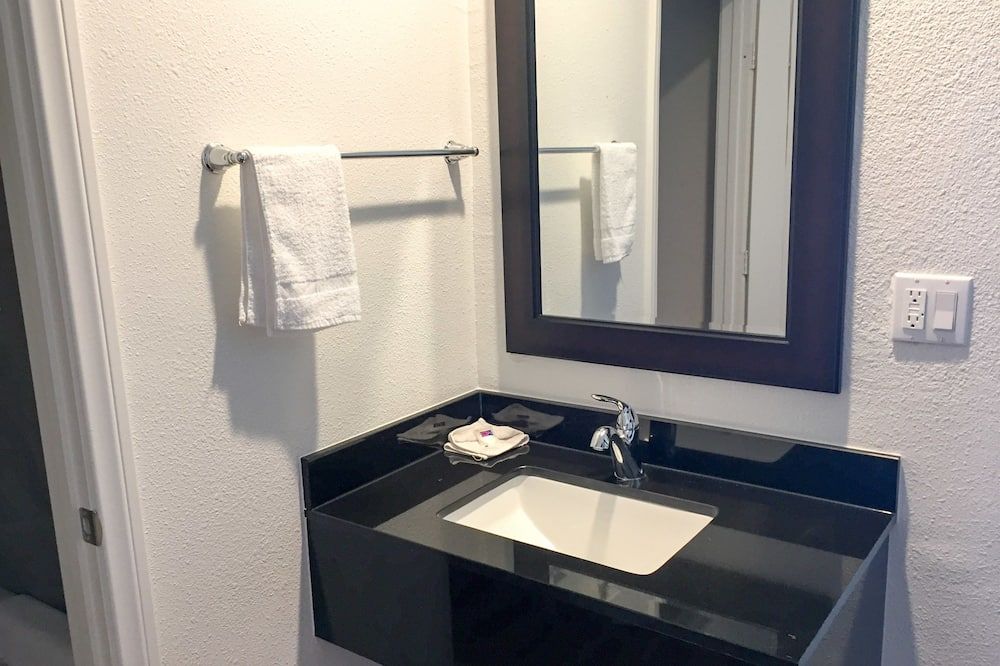 Motel 6 San Bernardino Ca Downtown - סן ברנרדינו - חדר רחצה