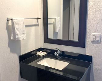 Motel 6 San Bernardino Ca Downtown - סן ברנרדינו - חדר רחצה