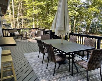 Private Beach Sunset Views Getaway on Sebago Lake - Raymond - Balcón