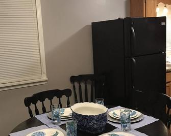 Single house 3 bed rooms bath kitchen sitting room - Savannah - Dining room