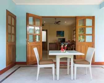 Le Relax Self Catering Apartment - La Digue Island - Dining room