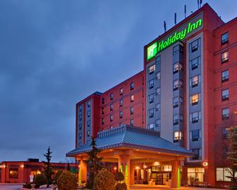 Holiday Inn & Suites Windsor Ambassador Bridge - Windsor - Building