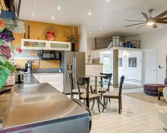 11 Mi to Bear World: Riverfront Getaway in Rigby - Rigby - Sală de mese