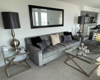 Sunset Cove: Bayview, fantastic location, close to everything - Long Beach - Sala de estar