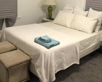Charming home in Charm City close to harbor and hospitals - Baltimore - Bedroom