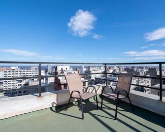 Penthouse Plaza Cagancha con Parrillero propio. - Montevideo - Balcony