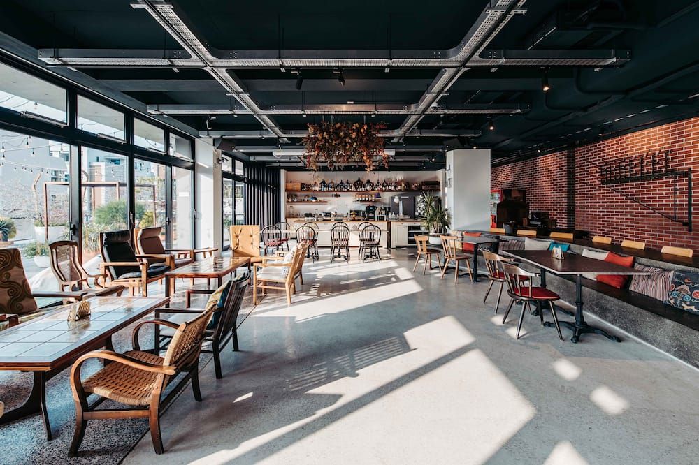 Restaurant view of U.I.J Hotel & Hostel