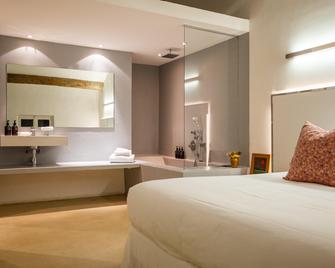 Le Galinier, Lourmarin, an authentic Beaumier Guesthouse - Lourmarin - Habitación